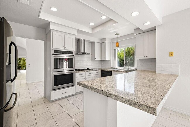 Building Photo - 43520 Via Magellan Dr