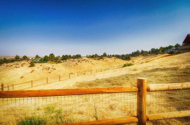 Building Photo - Boise, Beautiful home in the Foothills with lots of privacy