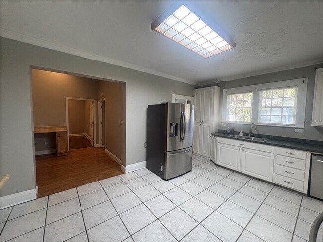 Building Photo - 1285 S Lightsey Ave