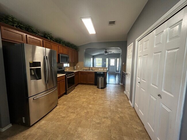 Building Photo - Charming 3 beds 2 baths in Pflugerville!