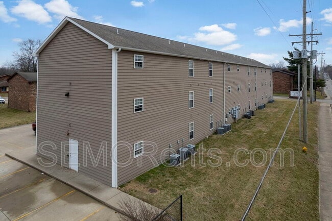 Building Photo - 3 Village Dr