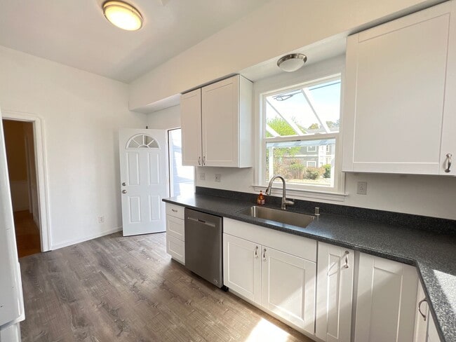 Building Photo - Downtown Benicia Remodeled Saltbox