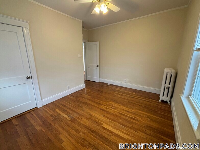 Building Photo - 44 Fairbanks St