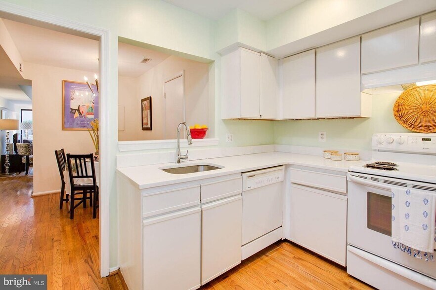 Building Photo - 1715 15th St NW