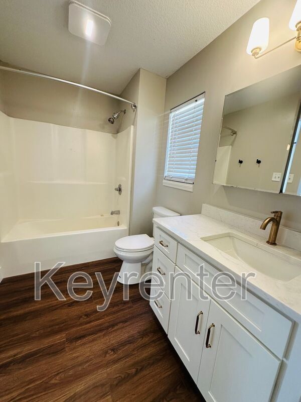 Building Photo - 5330 Blue Star Dr