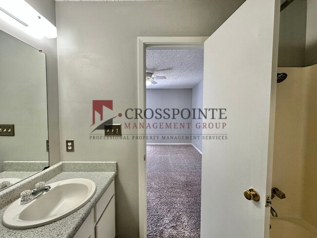 Building Photo - Coming Soon! 2 bed 2 bath Apartment in South Tyler!