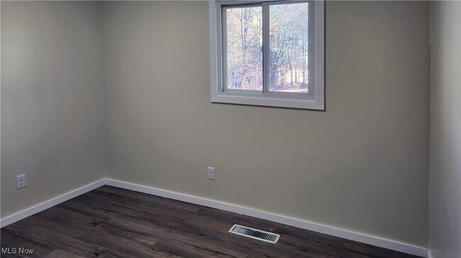 Building Photo - 9315 Glenwood Trail