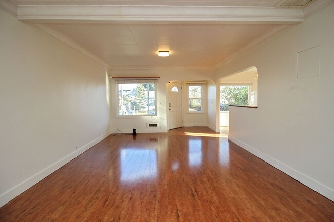 Building Photo - 1005 NE 58th Ave