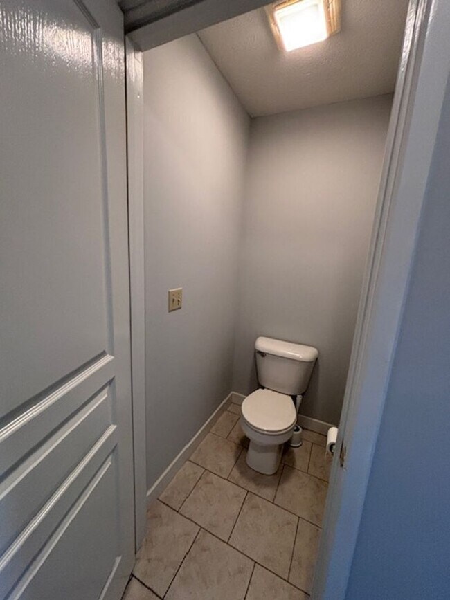 Building Photo - 117 Croghan Way