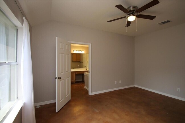 Building Photo - 12400 Captain Hopkins Cove