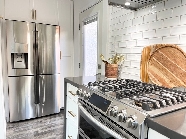 Building Photo - 509 E Buckthorn St