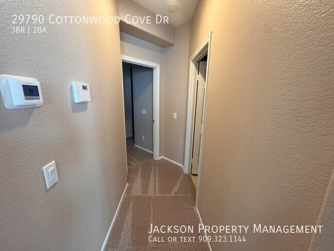 Building Photo - 29790 Cottonwood Cove Dr