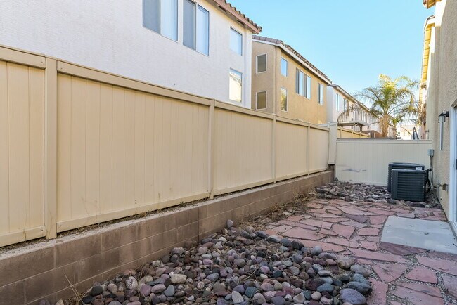 Building Photo - 5677 Bonds Flat St