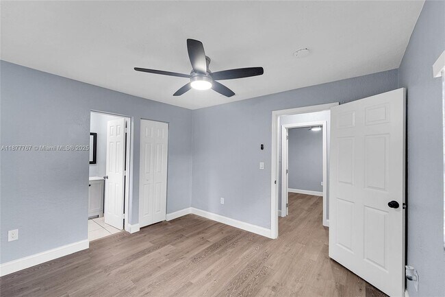 Building Photo - 2360 NW 6th Ct