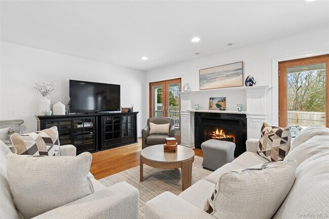 Building Photo - 10 Foxboro Rd