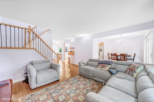 Building Photo - 411 Hickory Dr