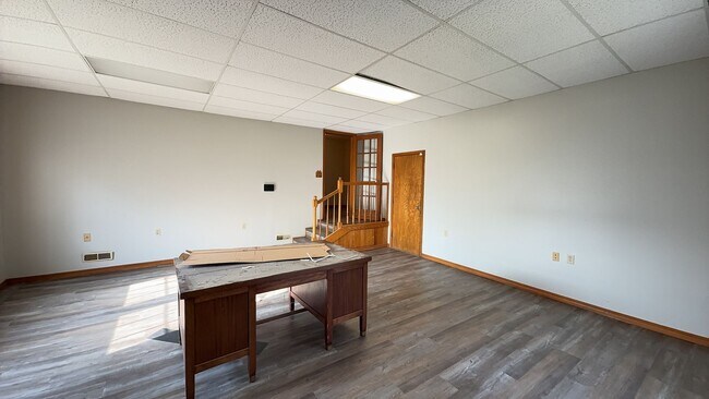 Building Photo - Welcome to this charming 3 bedroom, 1 bath...