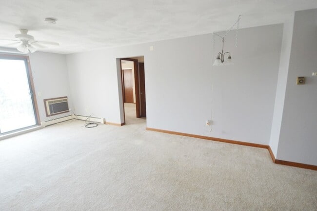 Building Photo - Holden Condo: 1 Bed 1 Bath