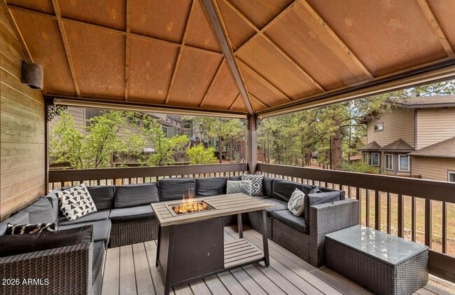 Building Photo - 2803 N Carefree Cir