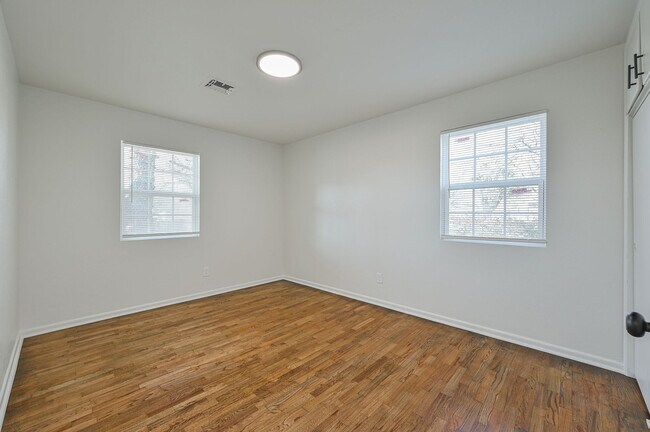 Building Photo - 416 Betty Ln