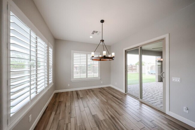 Building Photo - 1424 E Pedro Rd