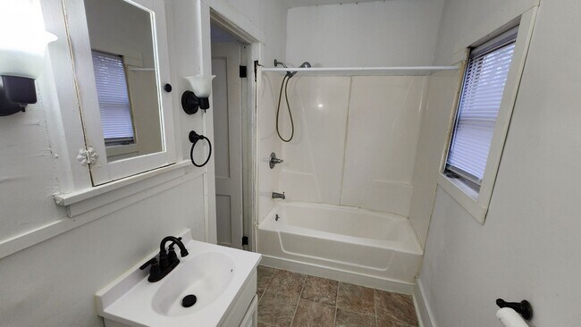 Building Photo - nre917