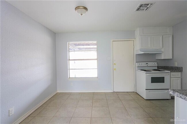 Building Photo - 720 E Sugarcane Dr