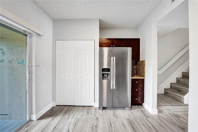 Building Photo - 16607 Hemingway Dr