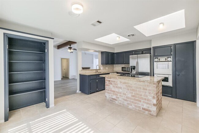 Building Photo - 14415 Locke Ln
