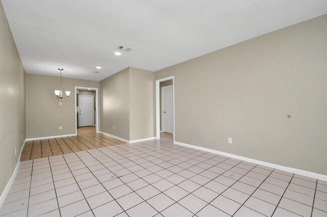 Building Photo - 1736 Crestdale Dr