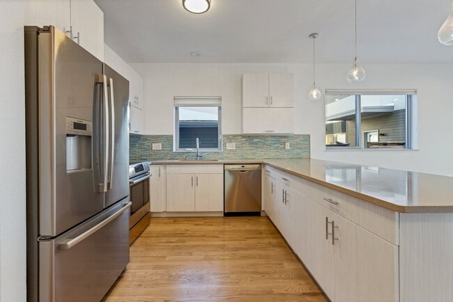 Building Photo - Move In READY!!!   Single family home in s...