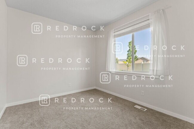 Building Photo - 1725 N Meyers Ct