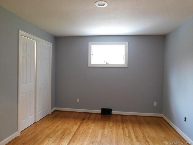 Building Photo - 372 Bushy Hill Rd