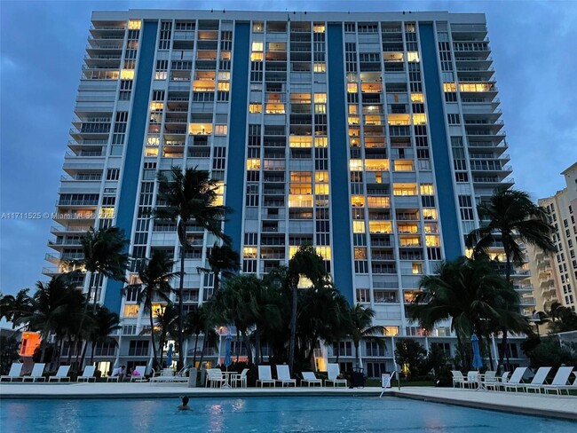 Building Photo - 881 Ocean Dr