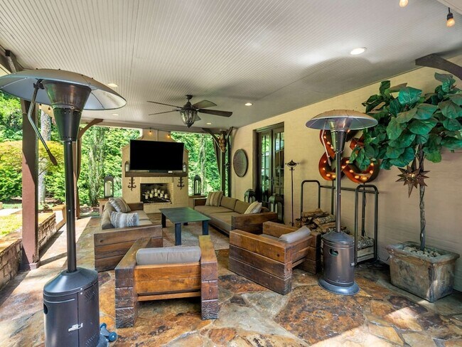 Building Photo - 3807 Harding Pl