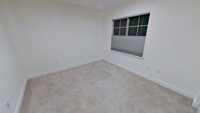 Building Photo - Gorgeous 3 Bedroom 2.5 Bath Townhome