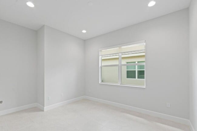 Building Photo - 5579 Liberty Ln