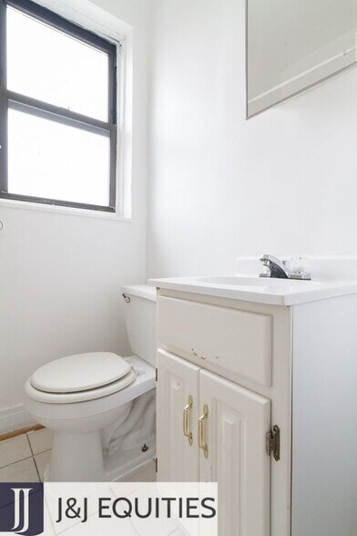 Building Photo - 4735 N Beacon St