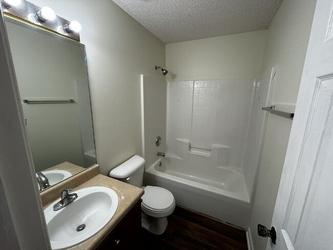 Building Photo - House for Rent