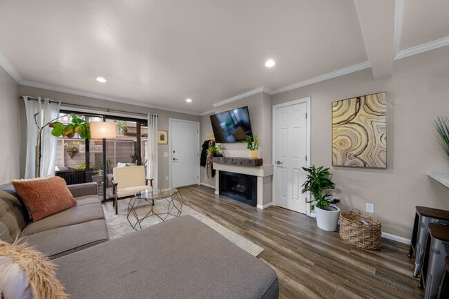 Building Photo - 9189 Village Glen Dr