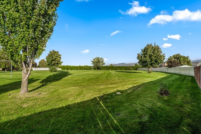 Building Photo - Beautifully done 3 bed 3 bath home in Greenacres/liberty lake area