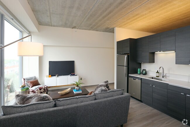 1BR, 1BA - 669SF - Living Room - The Western