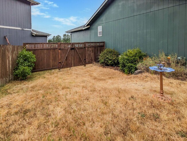 Building Photo - Move in ready 3 bed 2 bath rambler w/ air ...