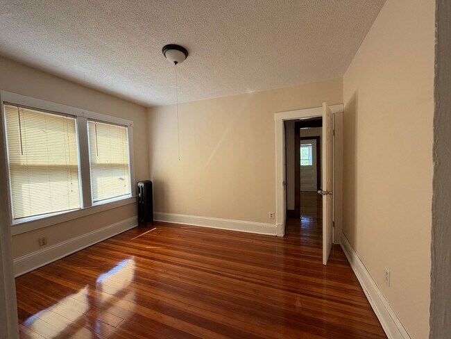 Building Photo - First floor 3 Bedroom