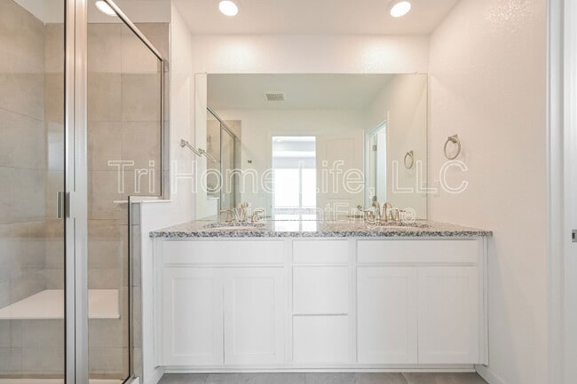 Building Photo - 17676 Olive St