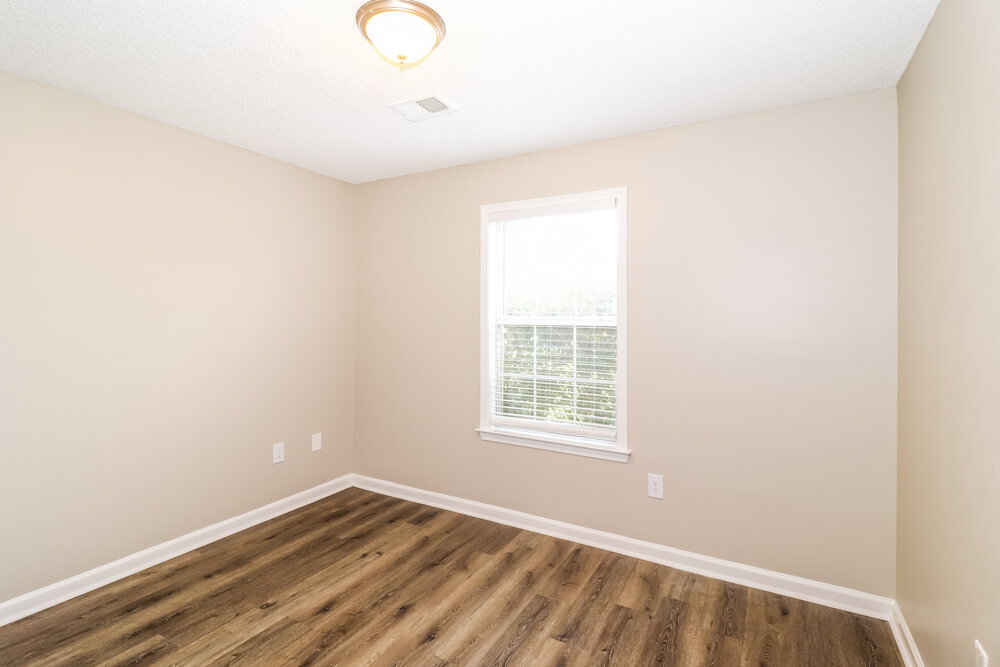 Building Photo - 3915 Woodland Dr