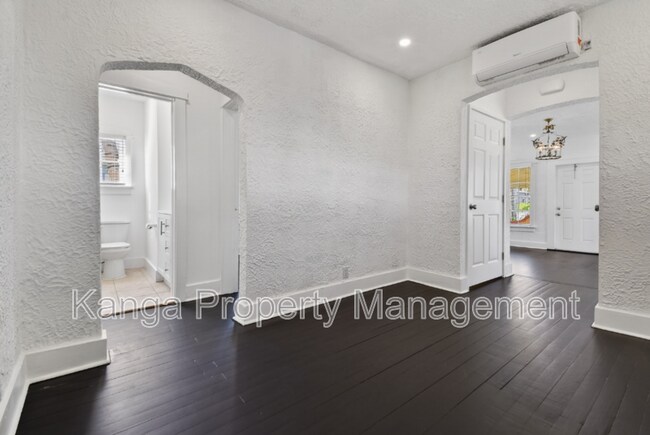 Building Photo - 208 S K St