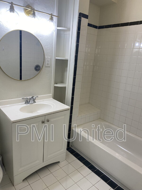 Building Photo - 510 Panhandle St