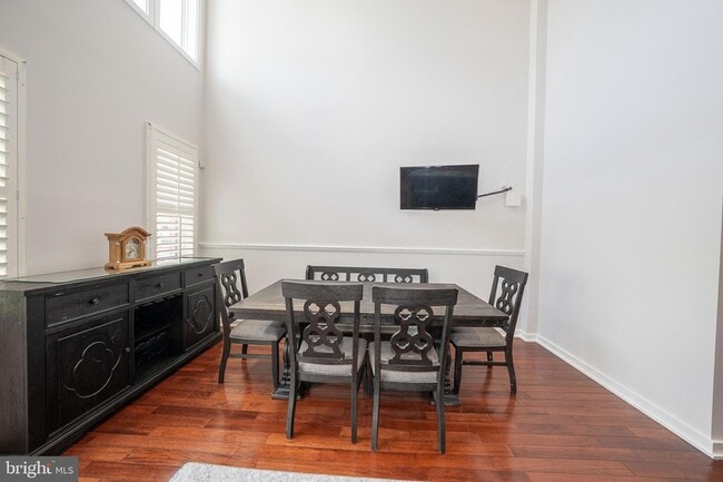 Building Photo - 601 Poplar St