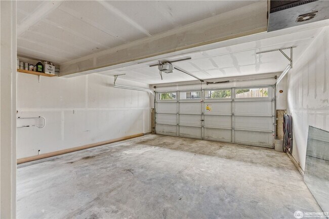 Building Photo - Newer Modern Townhome, Attached 2 car garage, Bedroom and bath on ground level